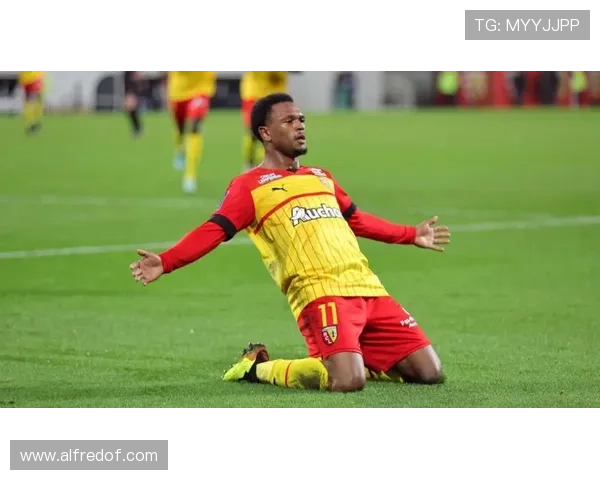 兰斯近期比赛表现稳健，攻防两端展现持续提升态势