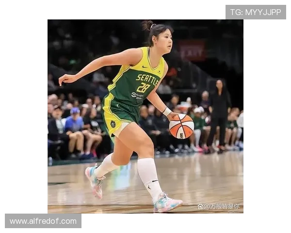 李月汝的家里到底有多豪？看她赛场外那一桌吃的，普通人直呼不敢信